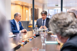 Puigdemont anuncia que no negociar&aacute; los Presupuestos con el PSOE y pide que S&aacute;nchez vaya a Suiza a hablar con &eacute;l y no a escondidas como han pedido