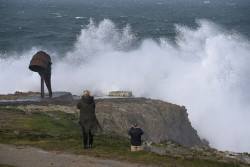 Rachas de viento de hasta 80 km/h, olas de hasta 5 metros y lluvia activan hoy los avisos en 14 comunidades aut&oacute;nomas