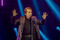 Raphael anuncia que retomar&aacute; su agenda musical el pr&oacute;ximo junio: "Me encuentro muy bien y profundamente agradecido"