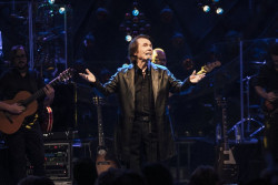 Raphael cancela, "por motivos médicos", el concierto que iba a ofrecer este sábado en San Sebastián