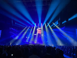 Raphael emociona a 12.000 personas con su fuerza y esp&iacute;ritu navide&ntilde;o en una nueva gran noche en Madrid