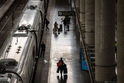 Renfe ampl&iacute;a a d&iacute;as laborables hasta junio los transbordos de trenes a Santander por obras del AVE en Palencia