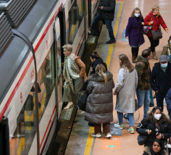 Renfe incrementa en un 57% los viajeros en Cercan&iacute;as y Media Distancia en Cantabria hasta septiembre siempre que el  tren no se pare