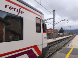 Renfe monta el cristo en verano y pretende arreglarlo con autobuses y precios desde 5 euros
