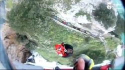 Rescatada en helic&oacute;ptero una joven con esguince de tobillo en el Faro del Caballo
