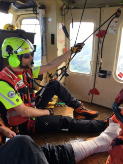 Rescatada en helic&oacute;ptero una peregrina con fractura de tobillo en Camale&ntilde;o