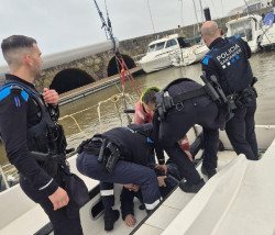  Rescatado un hombre de 80 a&ntilde;os tras caer al mar en Puertochico