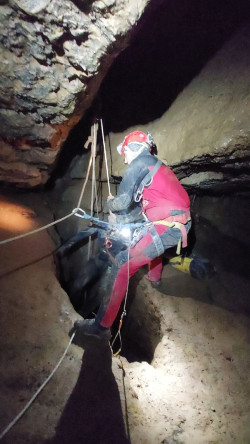 Rescatado un joven santanderino en una cueva en Miera