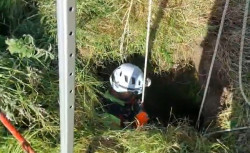  Rescatado un potro tras caer en una torca en Ruesga