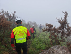 Rescatados cuatro senderistas perdidos en la Pe&ntilde;a del Moro en Los Corrales