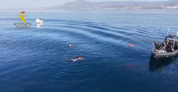 Rescatados dos pescadores que se vieron arrastrados por la corriente en alta mar en Marbella