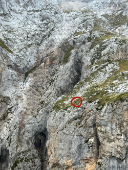 Rescatados en helic&oacute;ptero dos monta&ntilde;eros belgas perdidos en una zona peligrosa de Picos de Europa