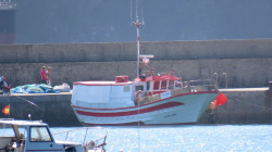 Rescatados los cuatro tripulantes de un pesquero hundido a la entrada de la r&iacute;a de Cedeira