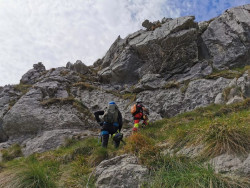 Rescatan a un ingl&eacute;s en la v&iacute;a ferrata de Socueva tras sufrir s&iacute;ntomas de ictus y lo llevan al aeropuerto 