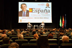 Revilla afirma en la segunda sesi&oacute;n del Foro Espa&ntilde;a a debate que "Feij&oacute;o tiene capacidad para ser presidente"