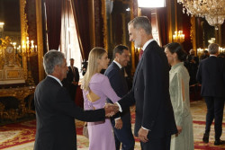 Revilla asiste en Madrid al homenaje a la bandera y al desfile militar por al Fiesta Nacional