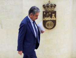 Revilla compadece este lunes en el Pleno para informar sobre los cambios en Sanidad