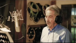 Revilla felicita las fiestas cantando el villancinco `As&iacute; era la Navidad` de Nando Ag&uuml;eros