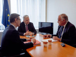 Reynders insiste en que un acuerdo "es posible" y se reunir&aacute; con Bola&ntilde;os y Pons en Madrid a finales de mes