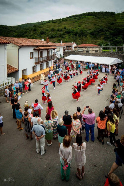 Rionansa celebra las fiestas de Santa Ana en Rozadío