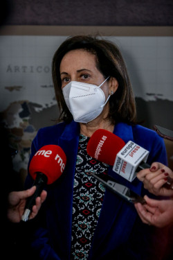 Robles anuncia el env&iacute;o de m&aacute;s armas la semana que viene y una ambulancia blindada para Mari&uacute;pol