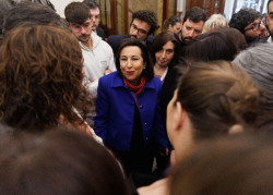Robles anuncia que Espa&ntilde;a enviar&aacute; a Ucrania 6 carros de combate `Leopard` y podr&iacute;a mandar m&aacute;s si es necesario