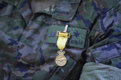 Robles condecora a militares del Ej&eacute;rcito de Tierra por su labor en la dana: "La palabra `gracias` se queda corta"