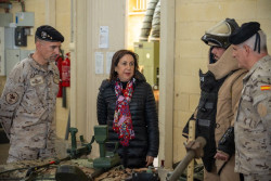 Robles cree que los espa&ntilde;oles no son conscientes de la amenaza "total" de Rusia y no dice que Espa&ntilde;a no tiene ninguna defensa frente a un misil ruso 