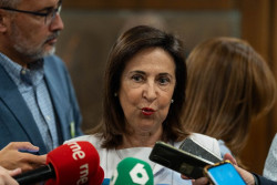 Robles dice que el Gobierno "no puede aceptar" que M&eacute;xico excluya al Rey, que representa a Espa&ntilde;a en tomas de posesi&oacute;n