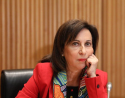 Robles proclama su "orgullo" por los miembros del CNI y se remite a la justicia para investigar hechos delictivos