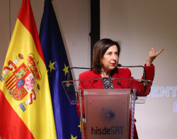 Robles, que no pinta nada, acusa a Trump "querer reescribir" la invasi&oacute;n rusa de Ucrania y garantiza que los aliados se mantendr&aacute;n unidos