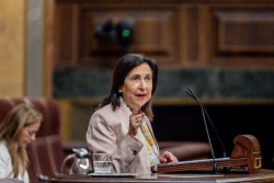Robles recalca la intenci&oacute;n de sustituir la tecnolog&iacute;a israel&iacute; por espa&ntilde;ola en programas militares pero no da fechas