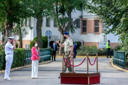 Robles se siente "muy tranquila" con el Rey Felipe VI y dice que "nadie es responsable de lo que hace su familia"