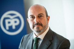 Roll&aacute;n denuncia un "cord&oacute;n sanitario" del PSOE al PP como con el "Pacto del Tinell"