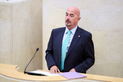 Salud asegura que las OPE se resolverán a tiempo para no perder los fondos europeos