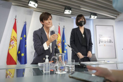 Sanchez admite que  sacar&aacute; instituciones fuera de Madrid 