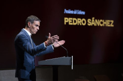 S&aacute;nchez anuncia m&aacute;s de 500 millones de euros para los migrantes irregulares m&aacute;s de un mill&oacute;n y 500.000 migrantes y sube la gasolina a los espa&ntilde;oles