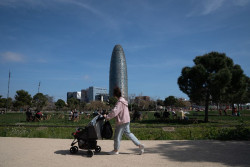 S&aacute;nchez  anuncia  m&aacute;s semanas por  permiso de paternidad y maternidad con trabajo parcial