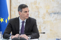 S&aacute;nchez anuncia que continuar&aacute; al frente del Gobierno por su mujer y por Espa&ntilde;a