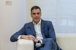 S&aacute;nchez celebra el D&iacute;a de la Fiesta Nacional -con corbata- y en pleno declive de su "reinado"