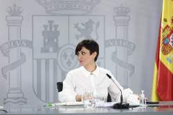 SANCHEZ considera a  Casado infantil interesarse  por la crisis de Ucrania