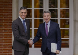 S&aacute;nchez conversa con Feij&oacute;o d&iacute;a y medio despu&eacute;s del apag&oacute;n y se compromete en seguir informando al PP