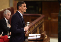 S&aacute;nchez  culpa a "poderes medi&aacute;ticos" la situaci&oacute;n de crisis