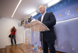 S&aacute;nchez desesperado y recurriendo a Franco y le preguntan si el 8 de enero celebra tambi&eacute;n la flebitis del dictador