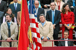 S&aacute;nchez emula a Zapatero con la retirada de tropas y la sentada al paso de la bandera de EEUU y no mandara nada al Mar Rojo que est&aacute;n atacando el comercio internacional