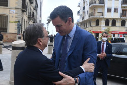 S&aacute;nchez en Ceuta: de los abucheos de hace 10 meses en plena crisis migratoria a los v&iacute;tores de sus afines