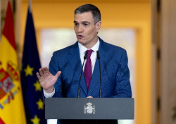 S&aacute;nchez entrega la competencia de la inmigraci&oacute;n a los independentistas catalanes y  luego a&ntilde;ade que  para "expulsar a migrantes compete a la Administraci&oacute;n central"