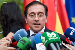 S&aacute;nchez  estudia  la decisi&oacute;n de Argelia para dar una respuesta "serena y firme", de partirse