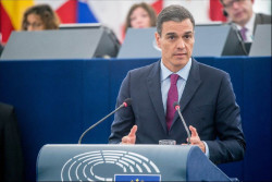 S&aacute;nchez ha acudido  a la Euroc&aacute;mara a instancias de Puigdemont para que le escuchase