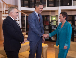 S&aacute;nchez intenta justificar  dar a Bildu la alcald&iacute;a de Pamplona y no lo consigue salvo por los votos de investidura de Bildu